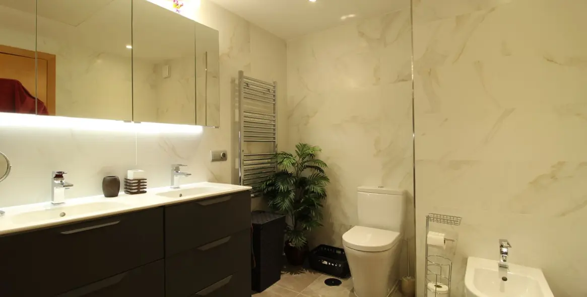 Sale of middle floor apartment in Los Flamingos 20