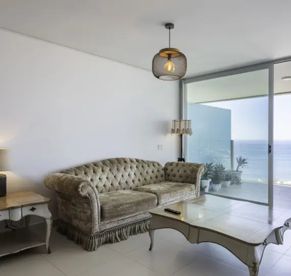 Продажа апартаментов на среднем этаже в Higueron