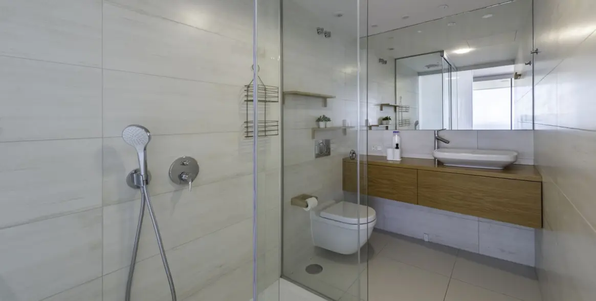 Sale of middle floor apartment in Higueron 25