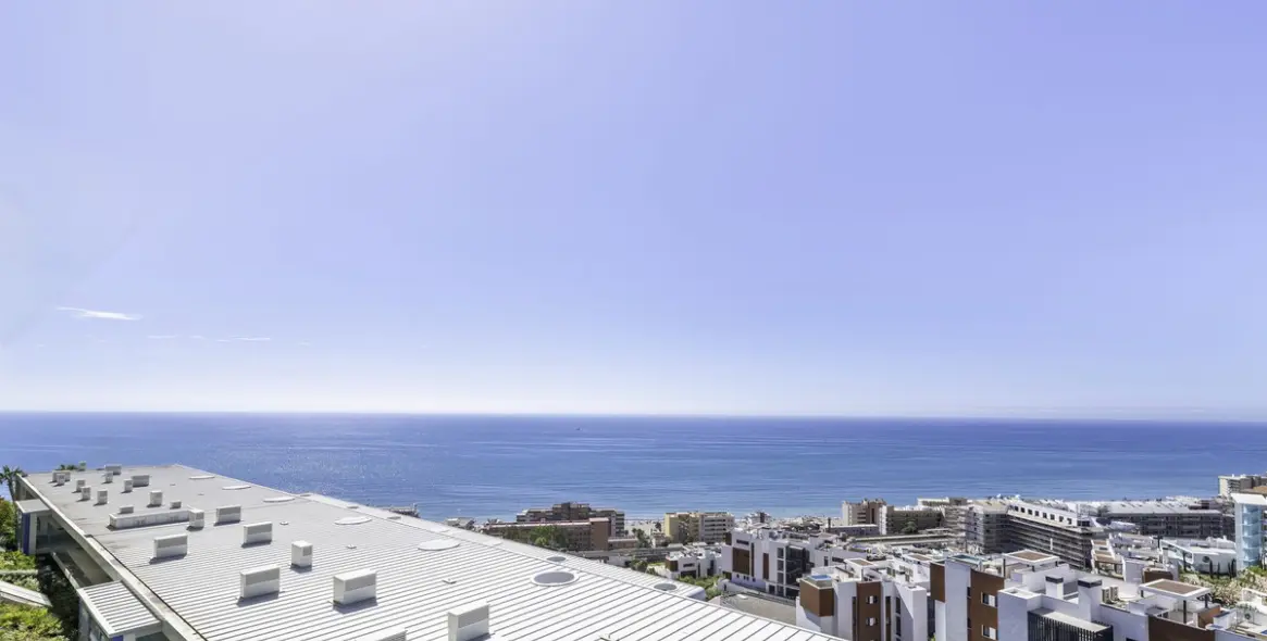 Sale of middle floor apartment in Higueron 33