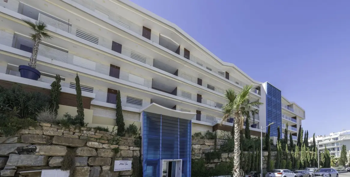 Sale of middle floor apartment in Higueron 35