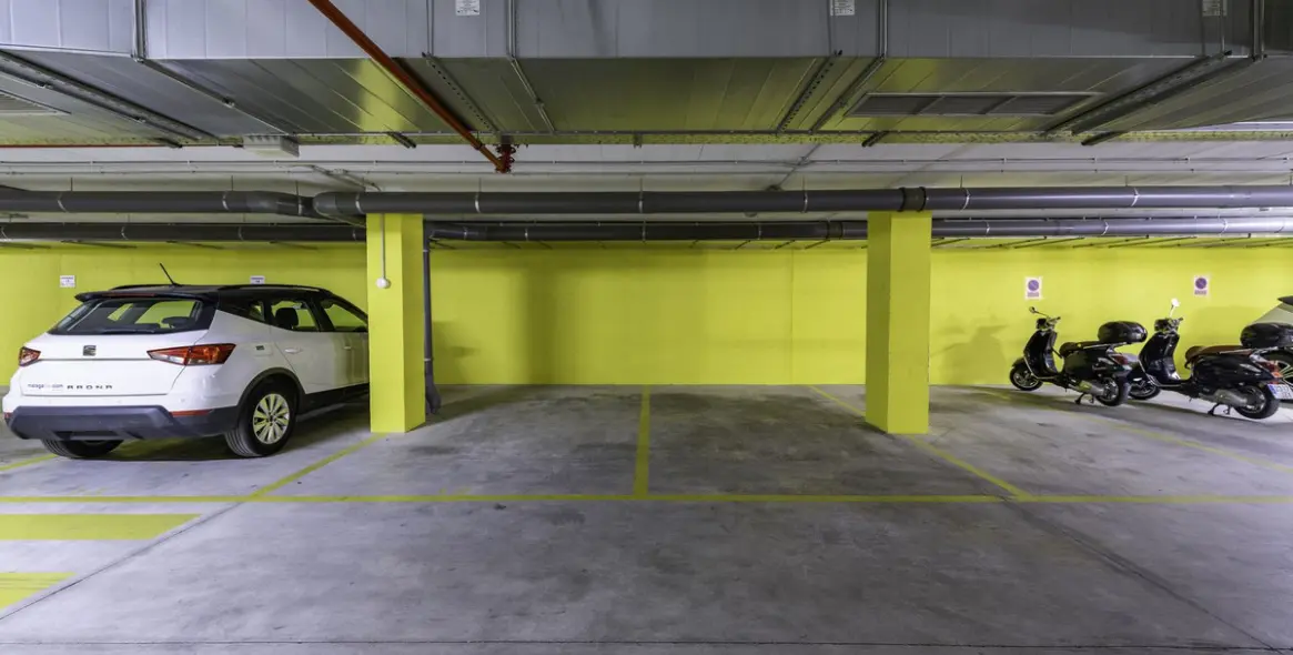 Sale of middle floor apartment in Higueron 36