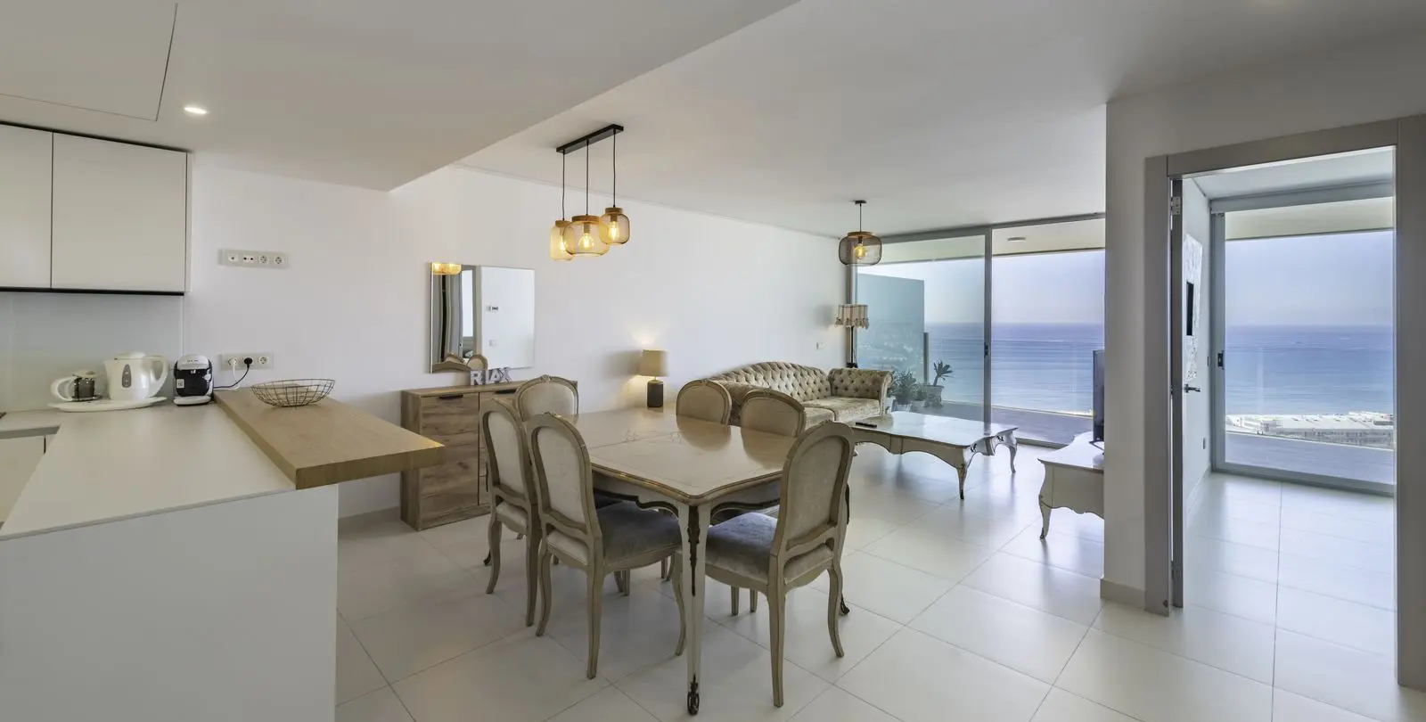 Venta de apartamento en planta media en Higueron 2