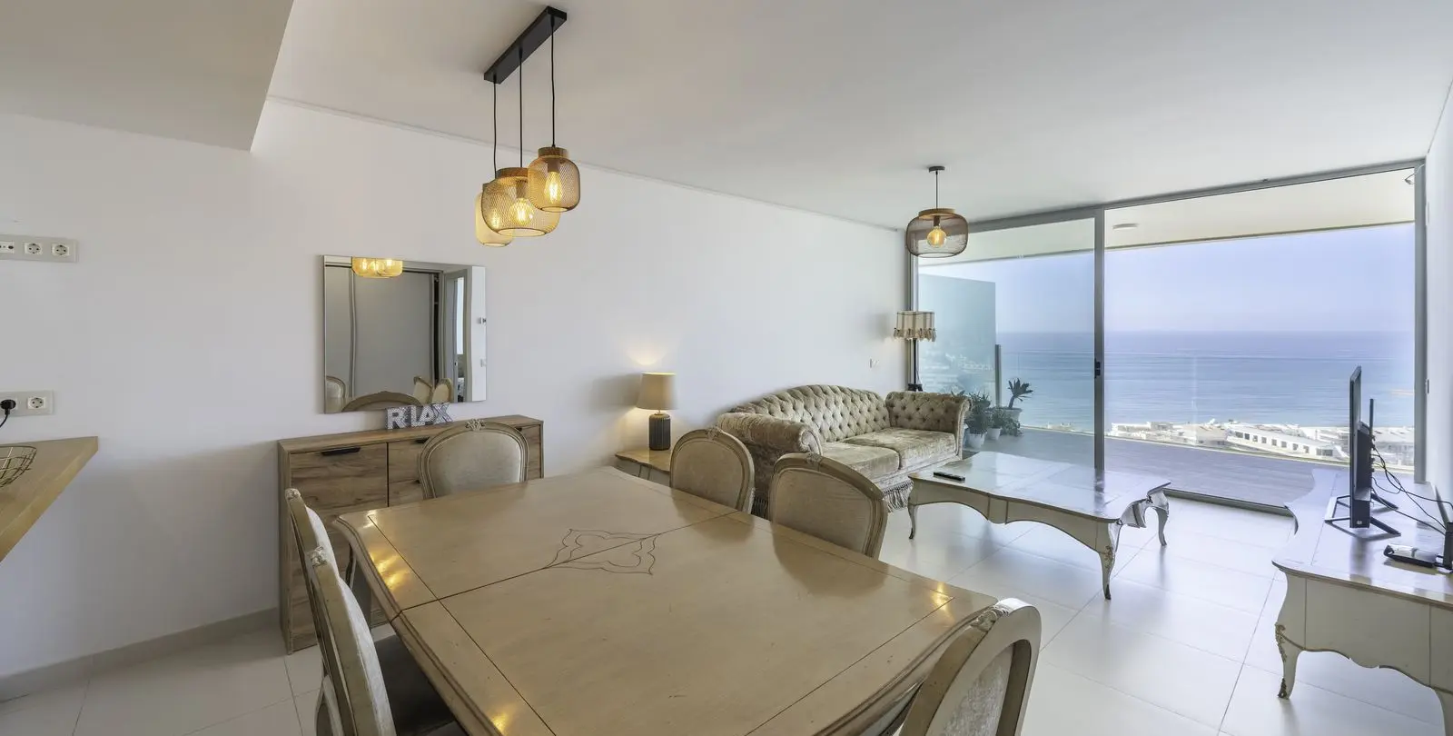 Venta de apartamento en planta media en Higueron 3