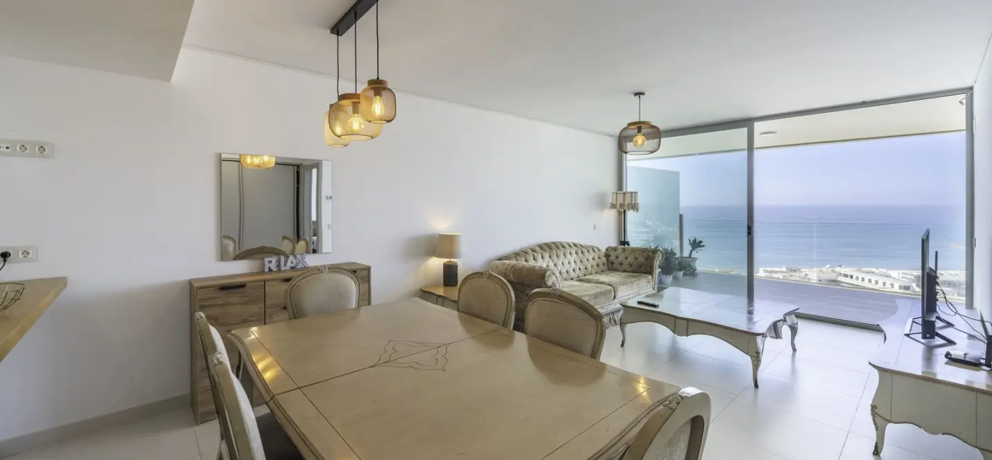 Sale of middle floor apartment in Higueron 2