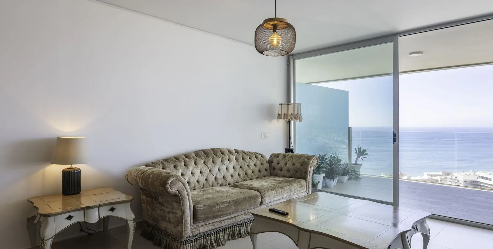 Venta de apartamento en planta media en Higueron 5
