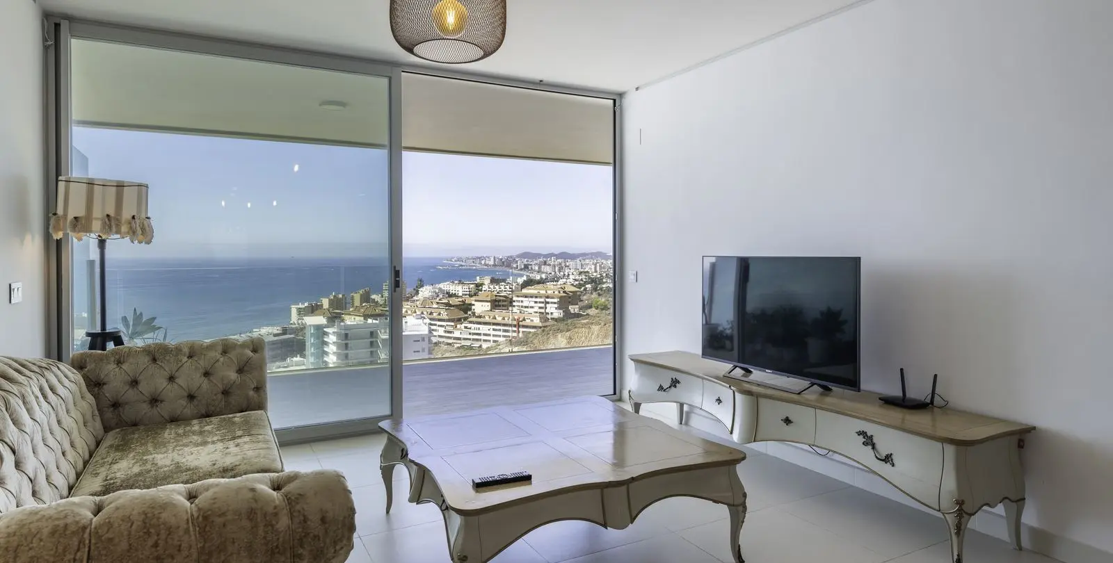 Venta de apartamento en planta media en Higueron 6