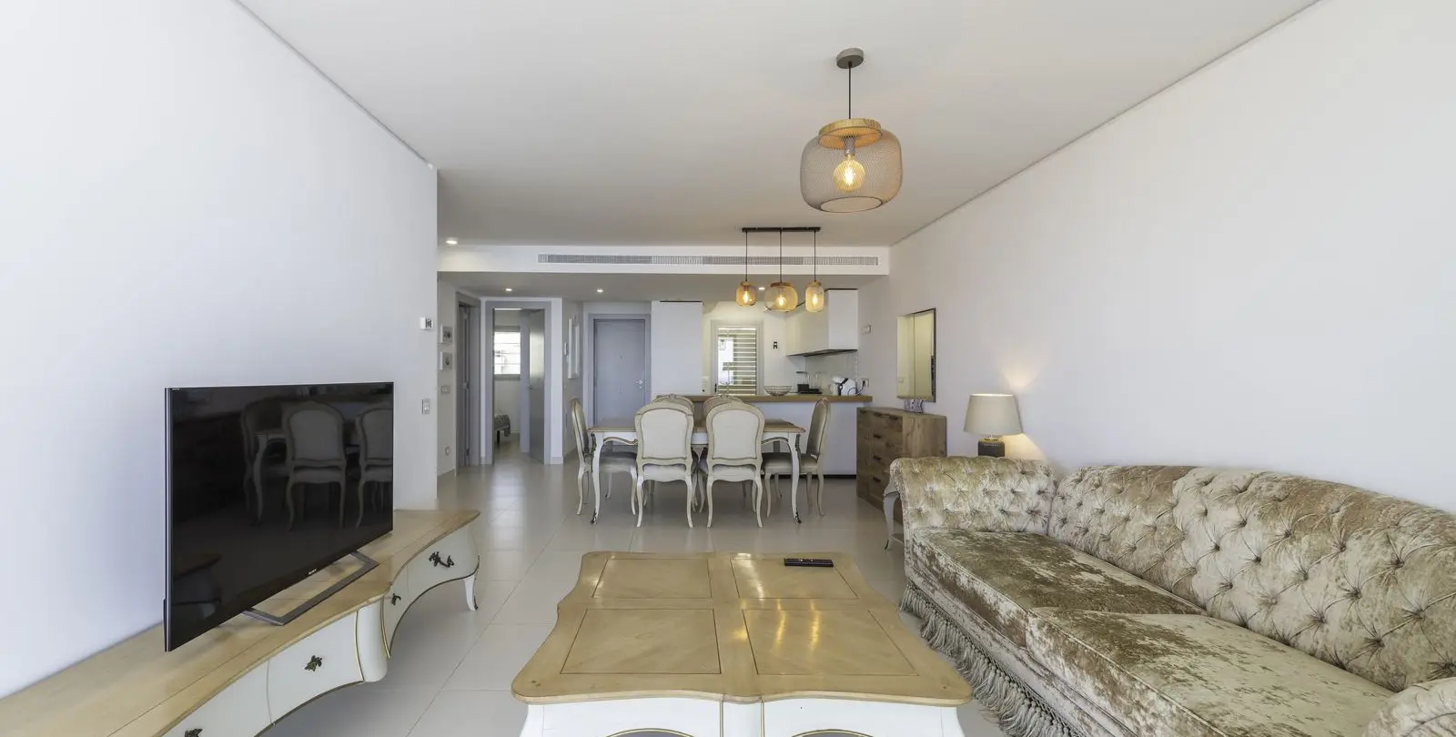 Venta de apartamento en planta media en Higueron 7