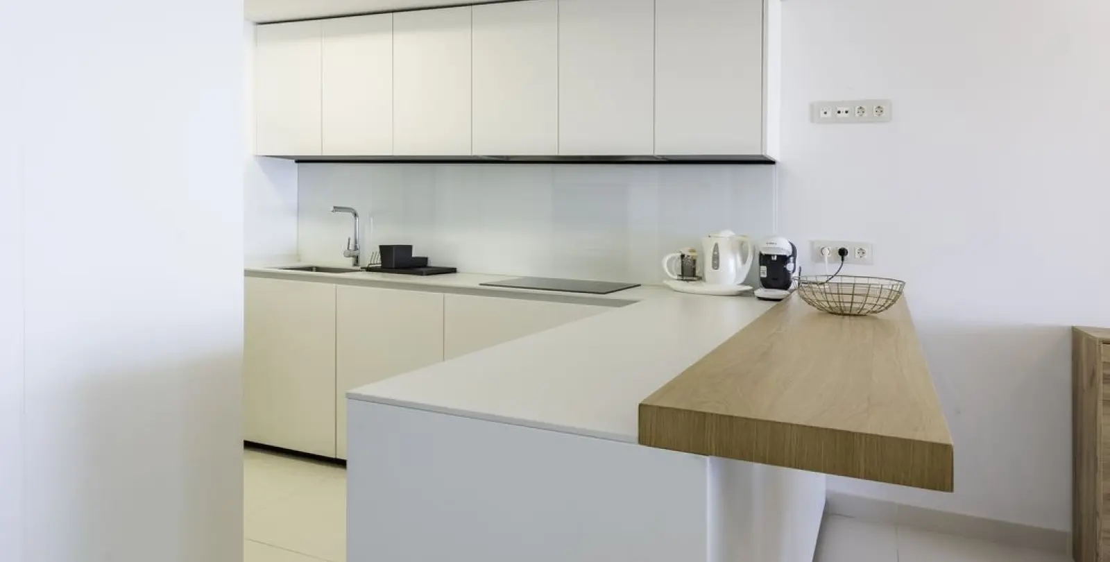 Venta de apartamento en planta media en Higueron 11