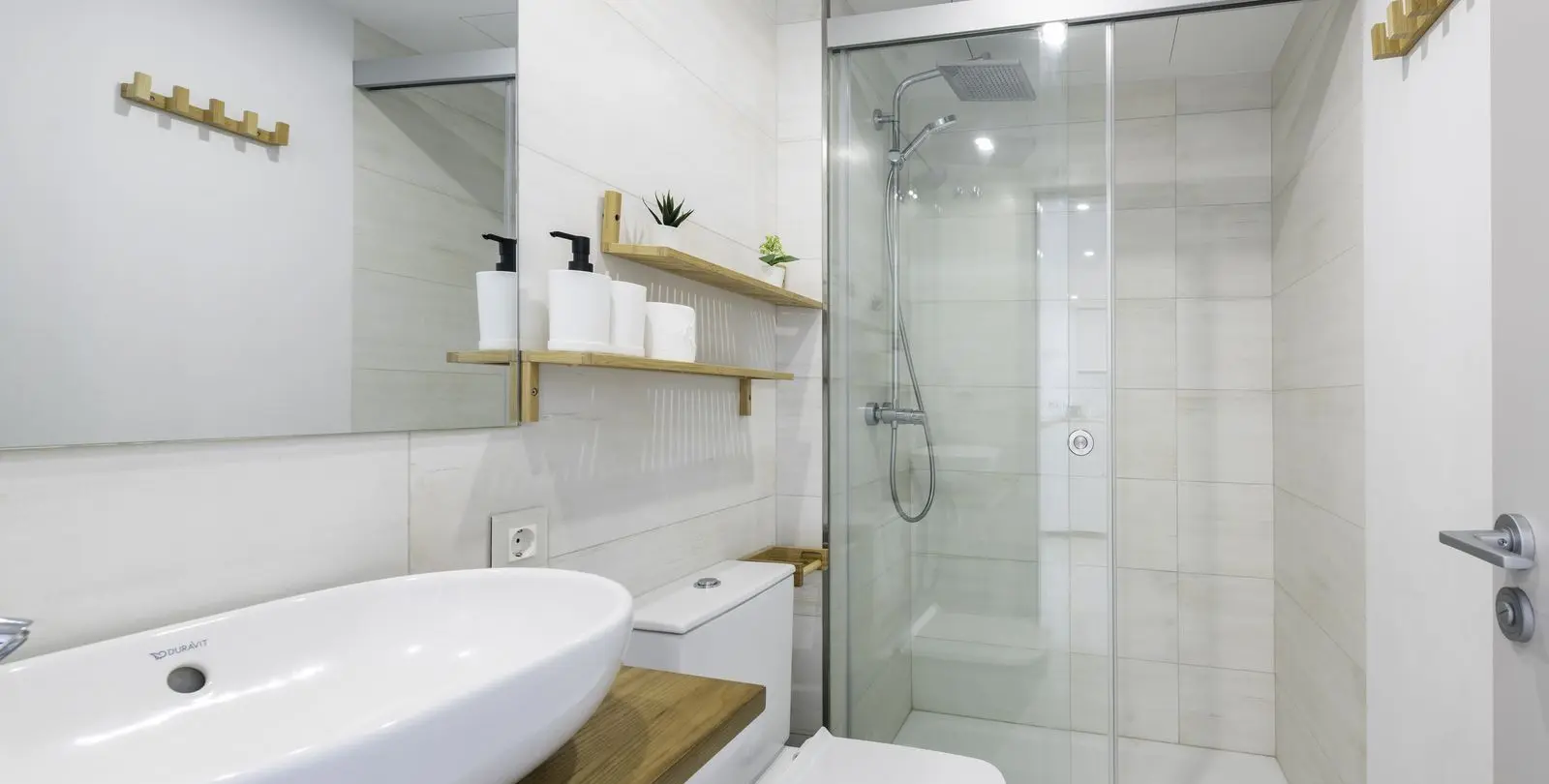 Venta de apartamento en planta media en Higueron 16