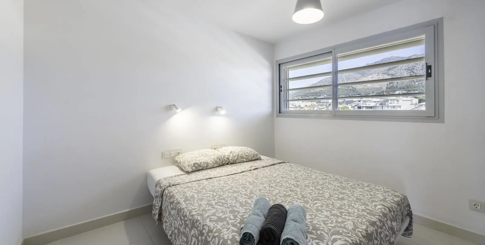 Venta de apartamento en planta media en Higueron 18
