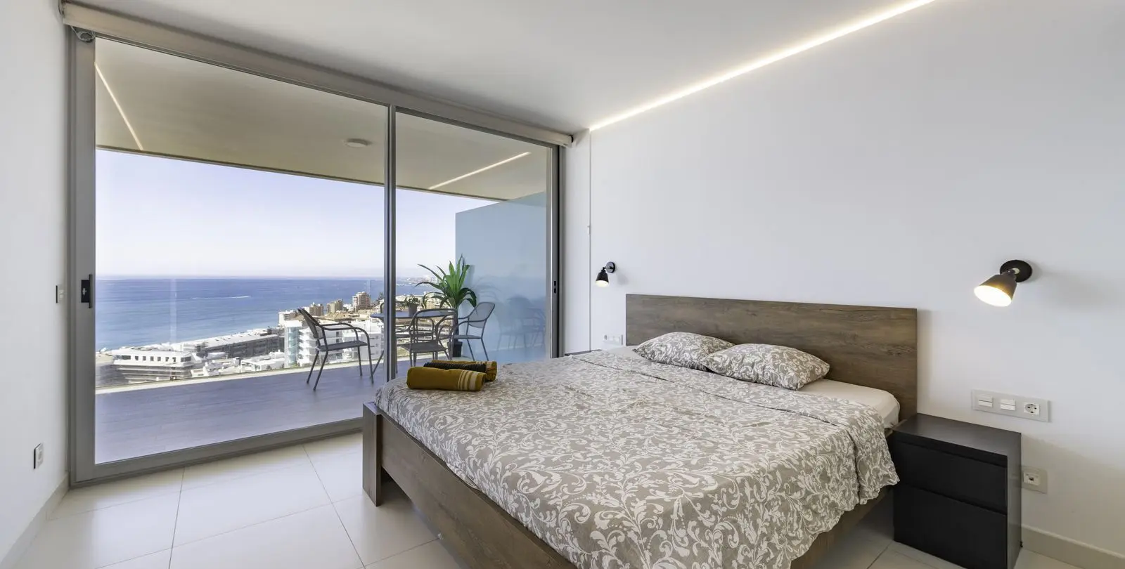 Venta de apartamento en planta media en Higueron 20