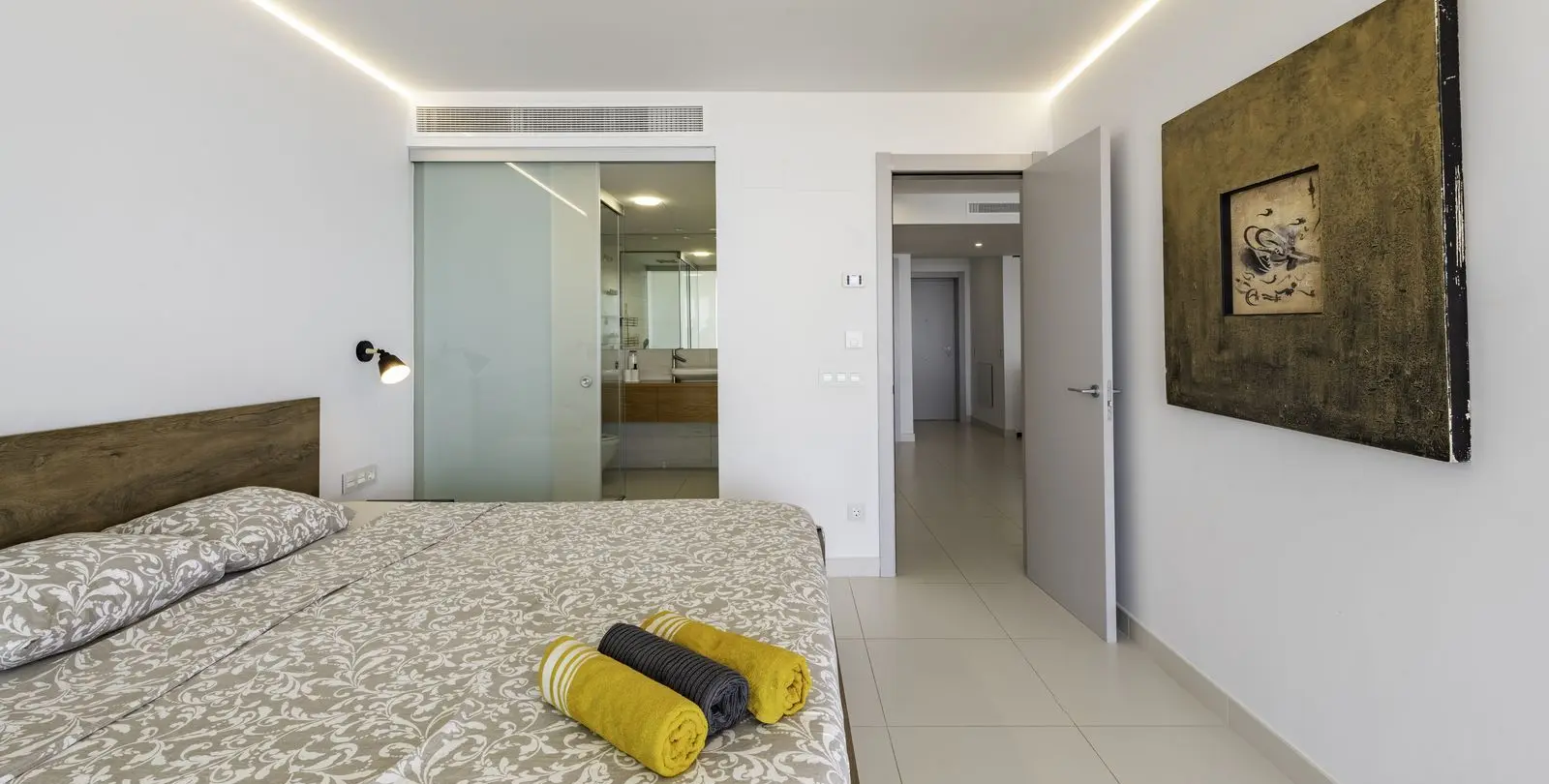 Venta de apartamento en planta media en Higueron 23