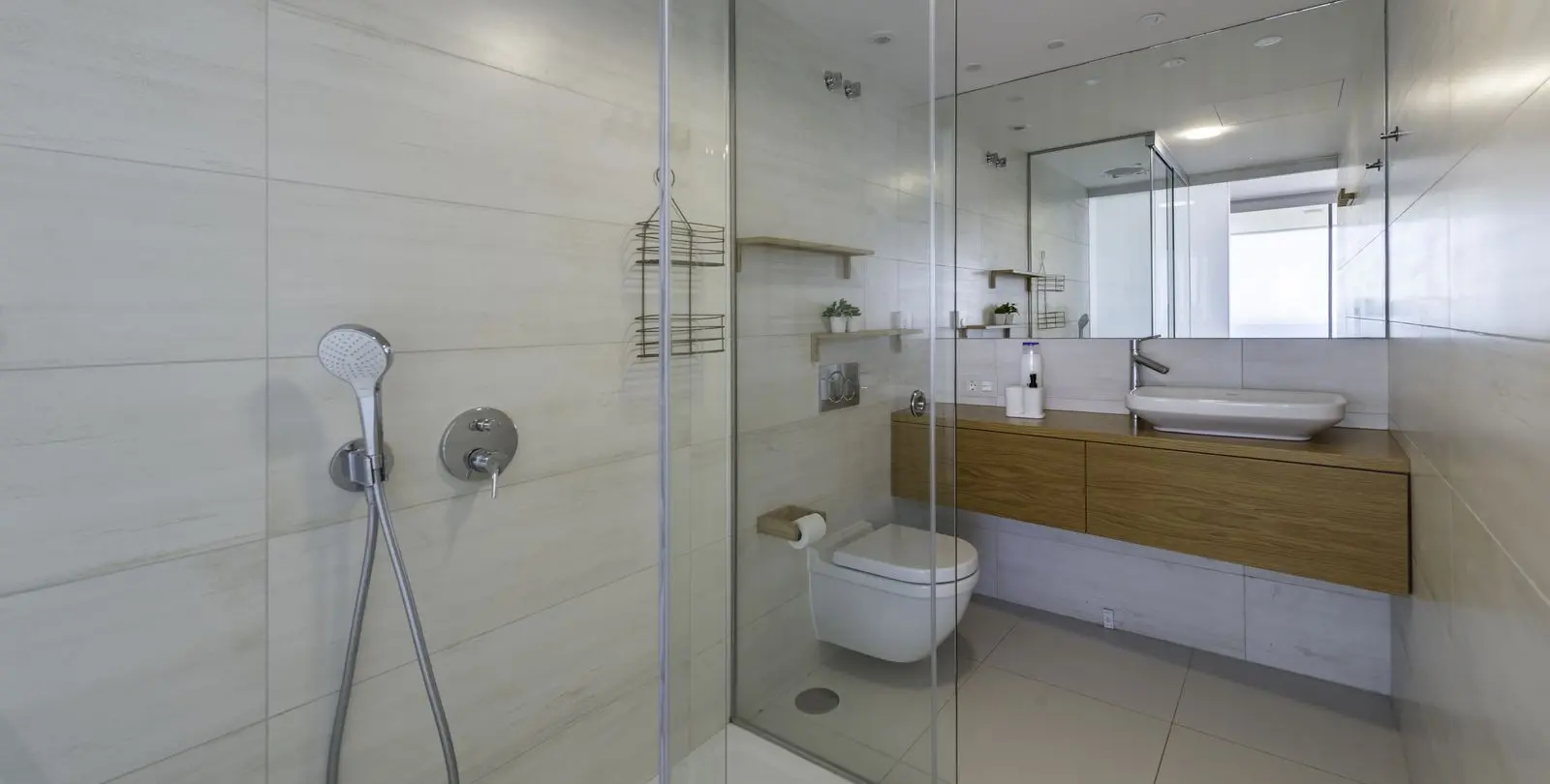 Venta de apartamento en planta media en Higueron 25