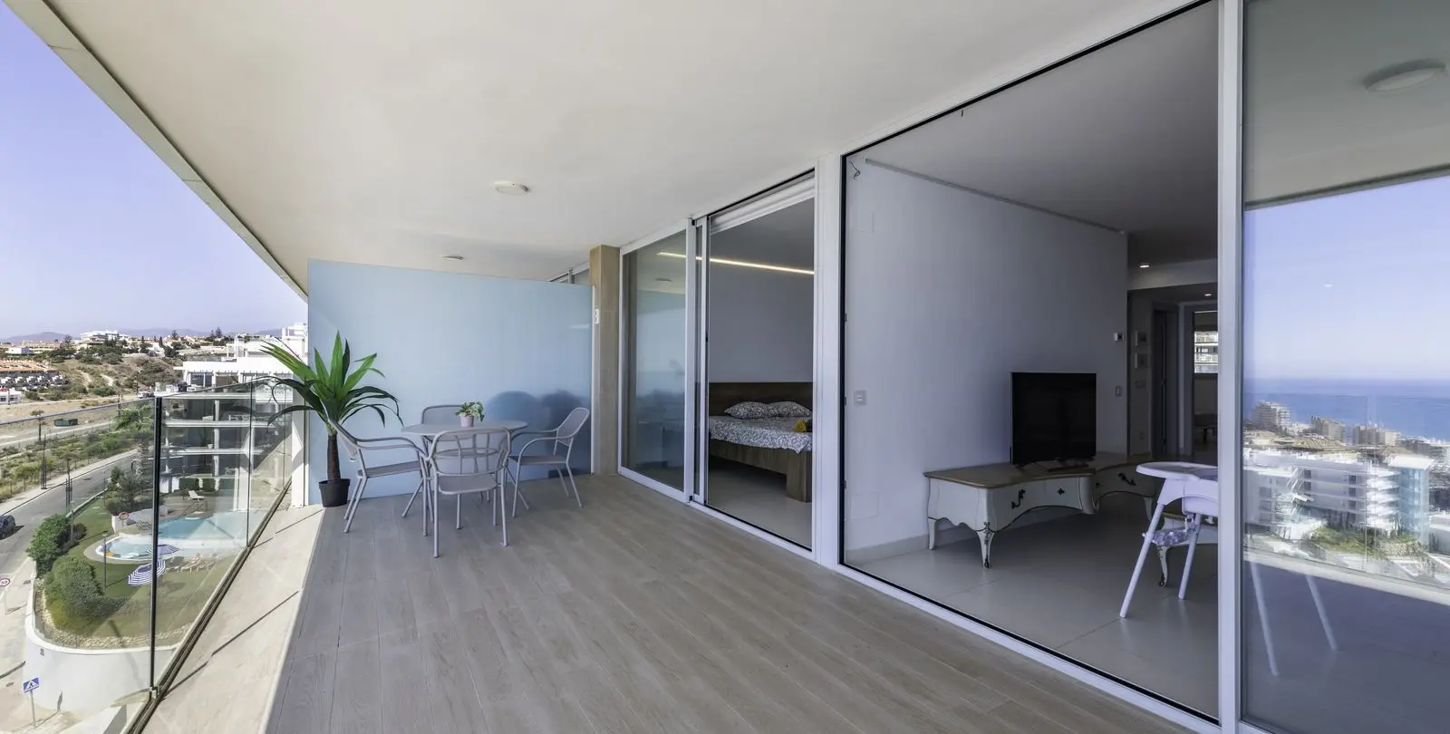 Venta de apartamento en planta media en Higueron 27
