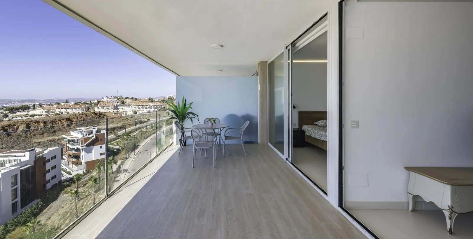 Venta de apartamento en planta media en Higueron 28