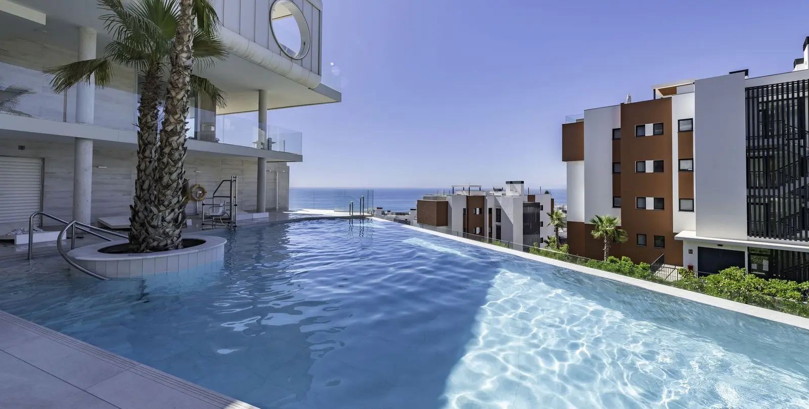 Venta de apartamento en planta media en Higueron 30