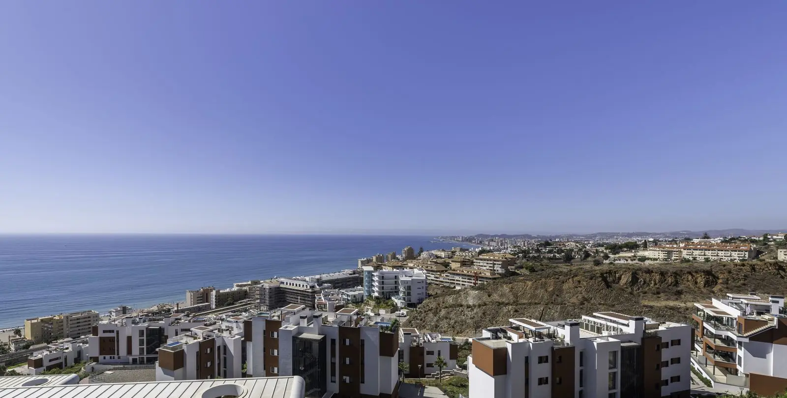 Venta de apartamento en planta media en Higueron 32
