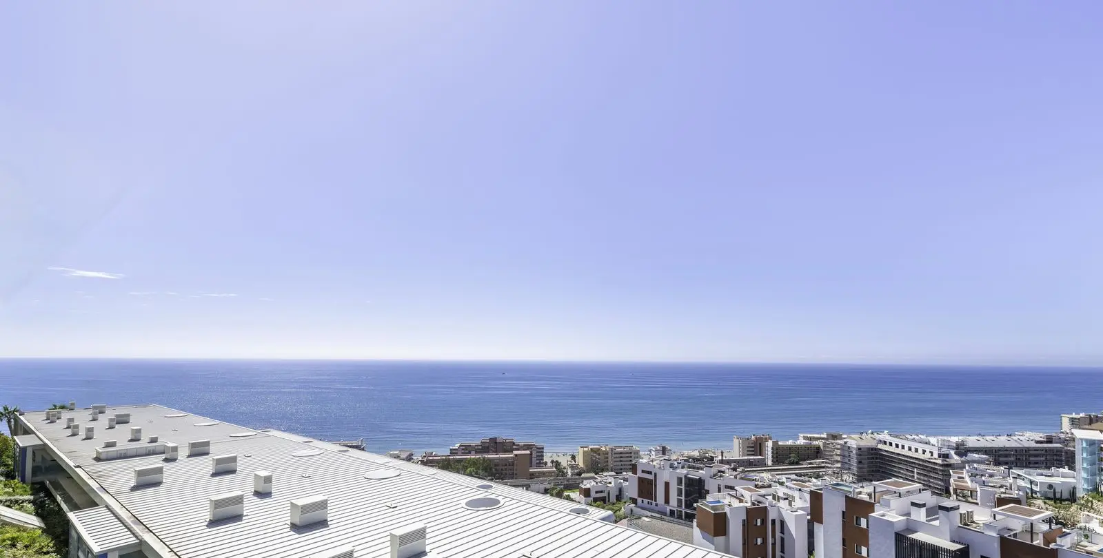 Venta de apartamento en planta media en Higueron 33
