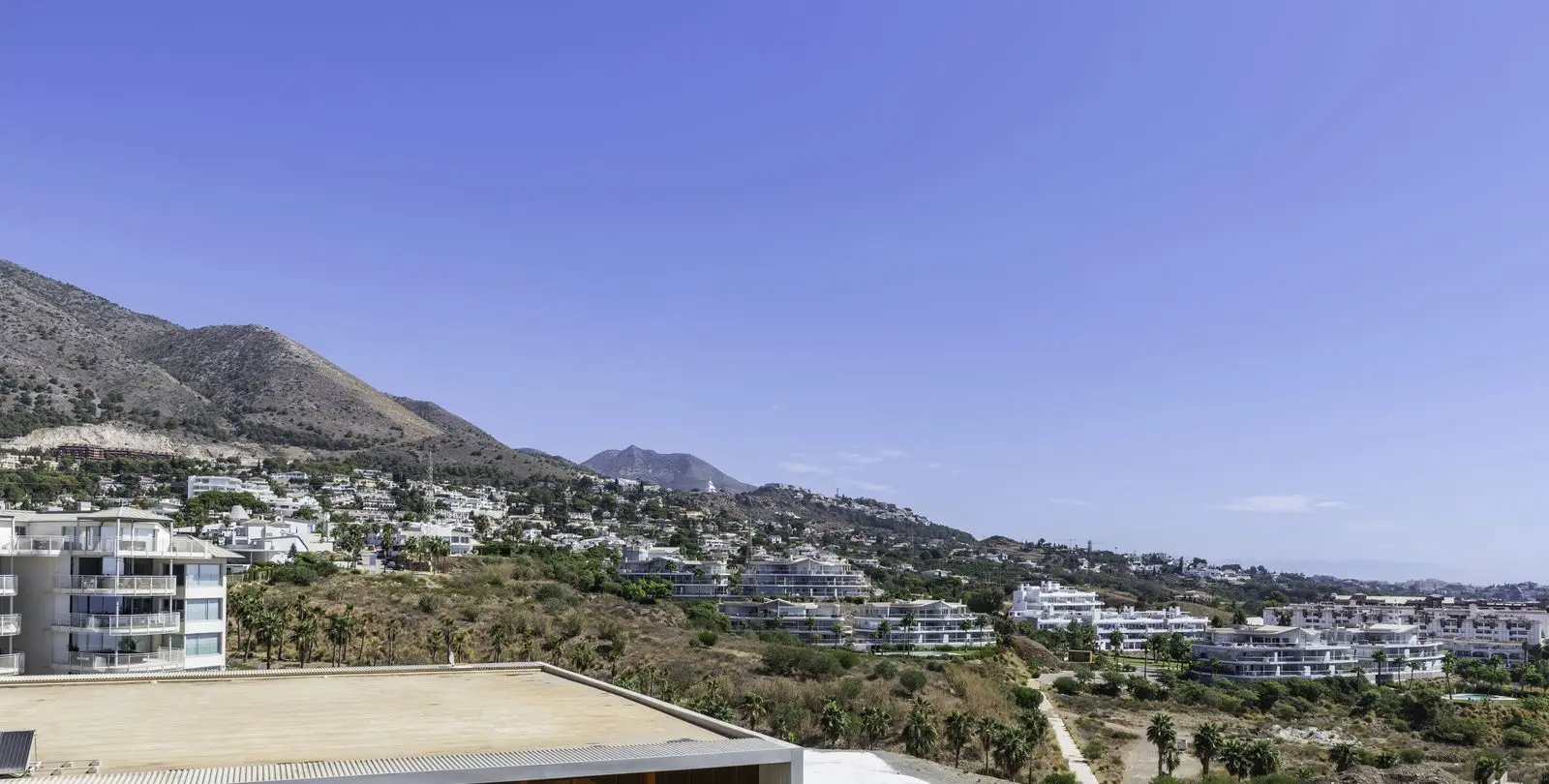 Venta de apartamento en planta media en Higueron 34