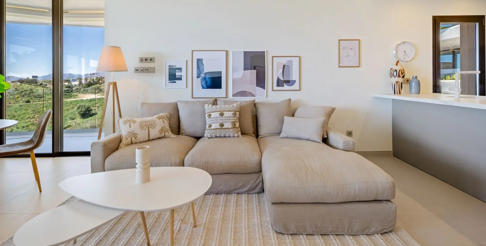 Sale of middle floor apartment in Fuengirola 1