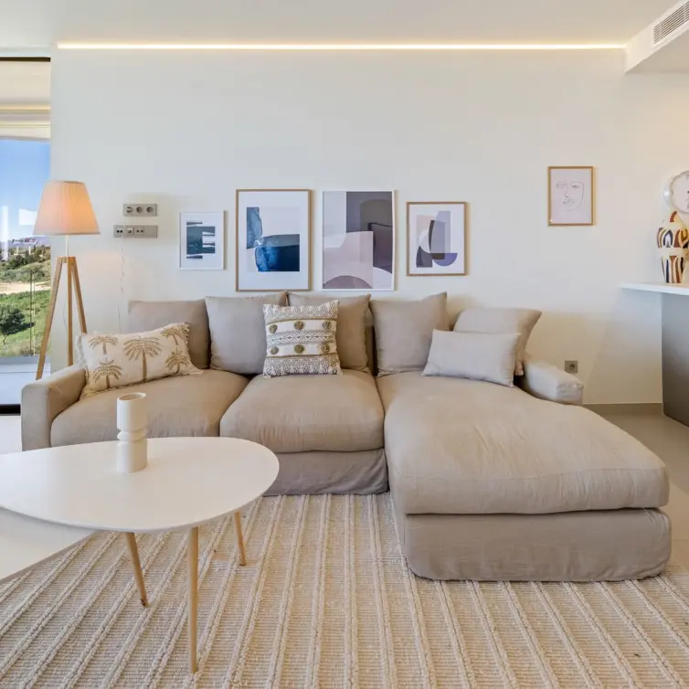 Sale of middle floor apartment in Fuengirola