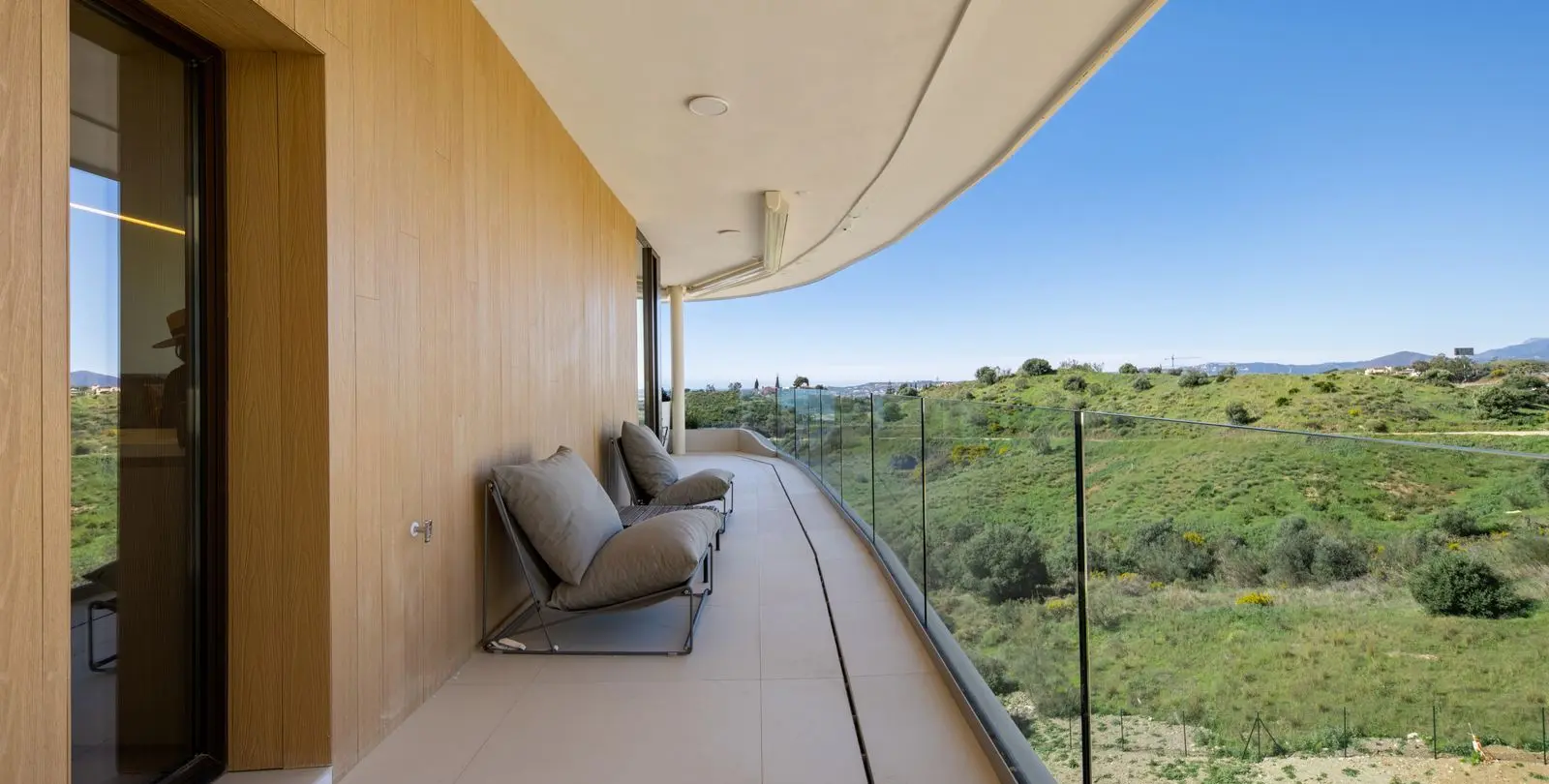 Sale of middle floor apartment in Fuengirola 2