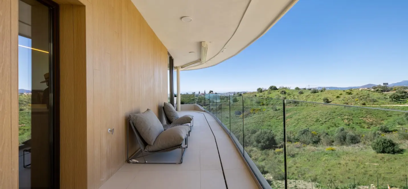 Sale of middle floor apartment in Fuengirola 1