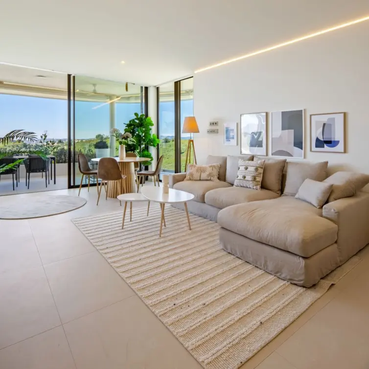 Sale of middle floor apartment in Fuengirola