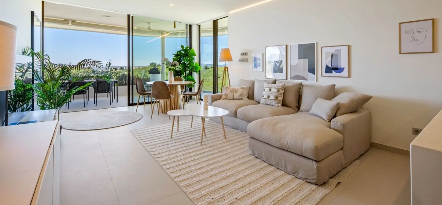 Sale of middle floor apartment in Fuengirola 2