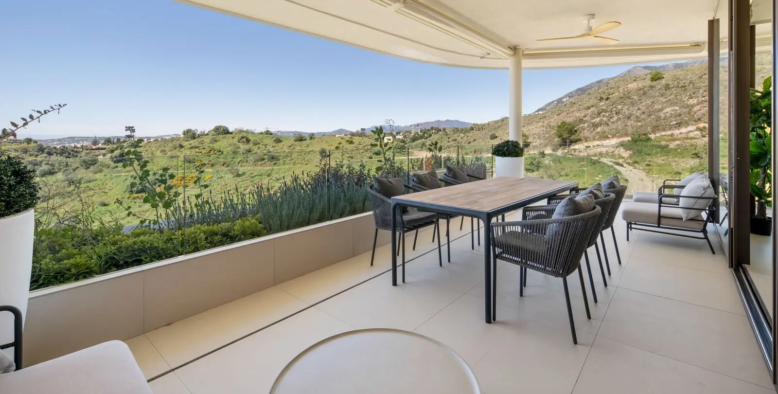 Sale of middle floor apartment in Fuengirola 4