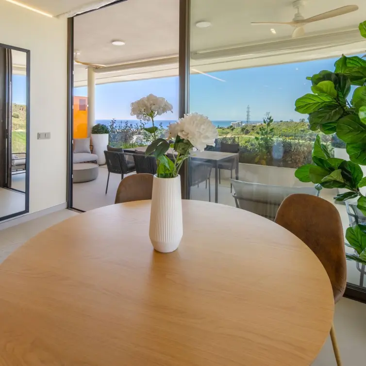 Sale of middle floor apartment in Fuengirola