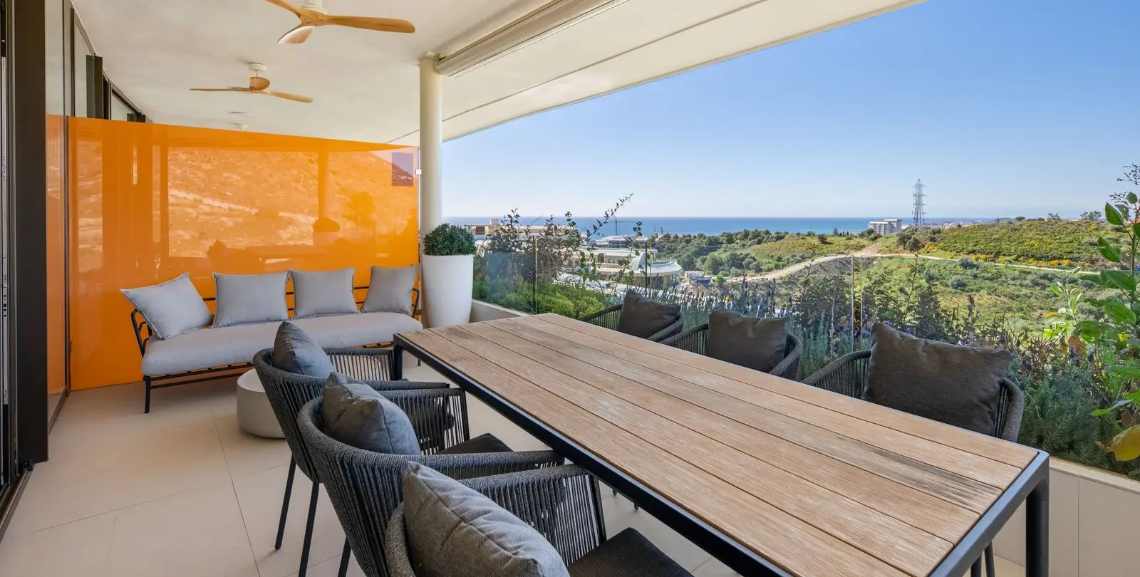 Sale of middle floor apartment in Fuengirola 9