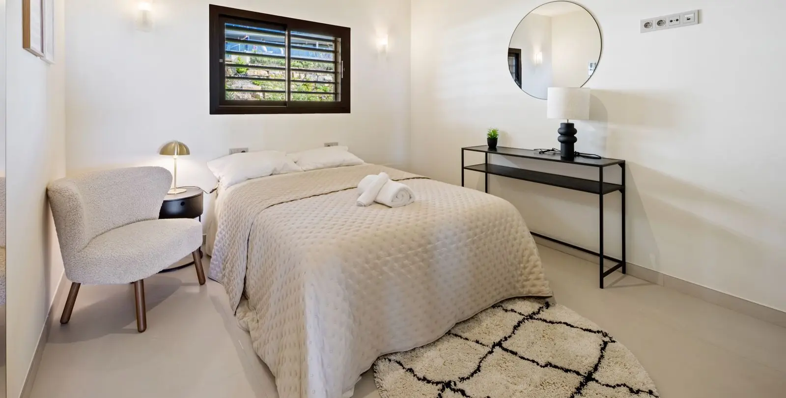 Sale of middle floor apartment in Fuengirola 13