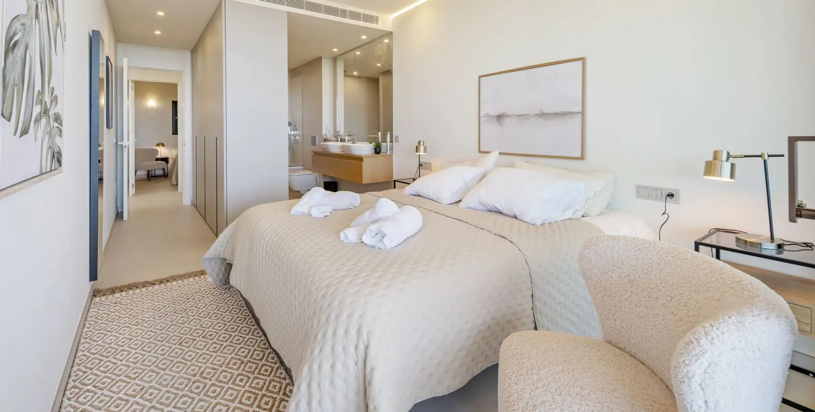 Sale of middle floor apartment in Fuengirola 16