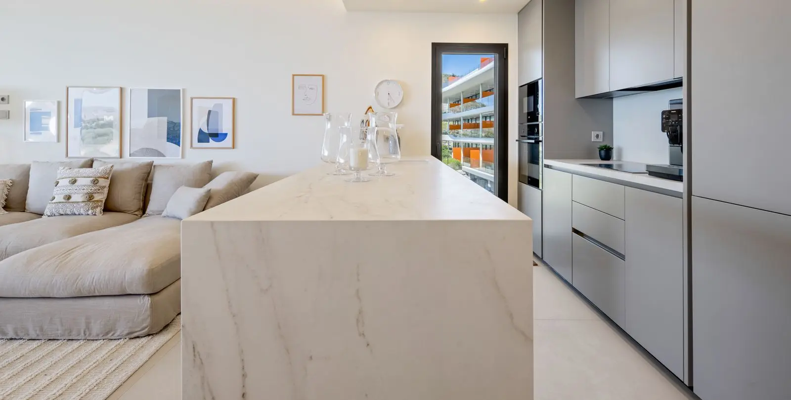 Sale of middle floor apartment in Fuengirola 21