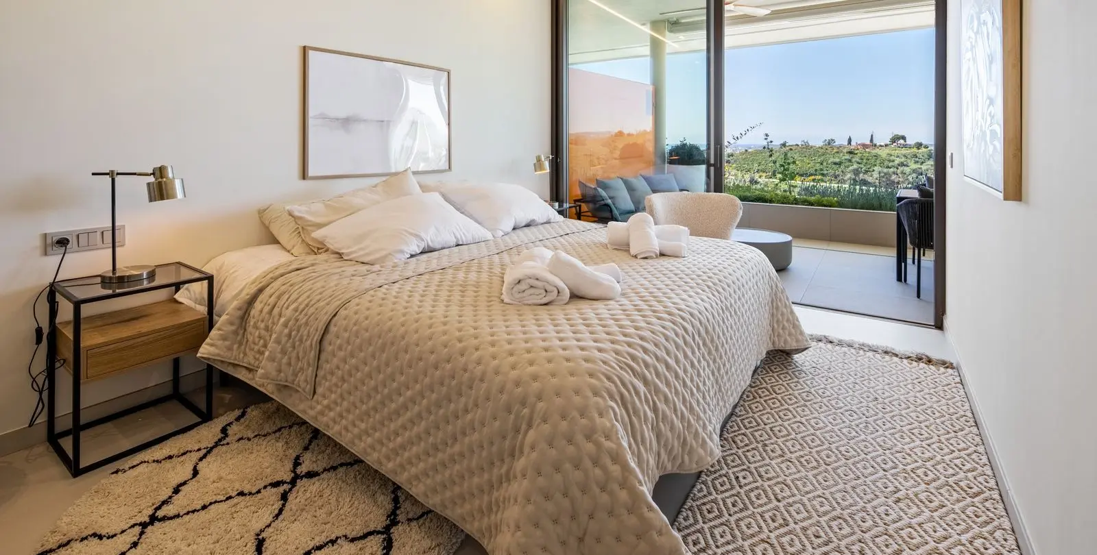 Sale of middle floor apartment in Fuengirola 26