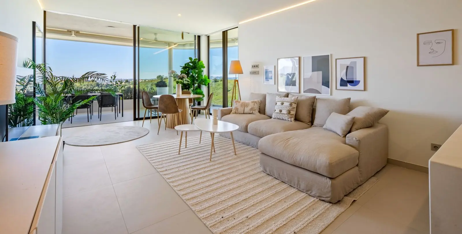 Sale of middle floor apartment in Fuengirola 3
