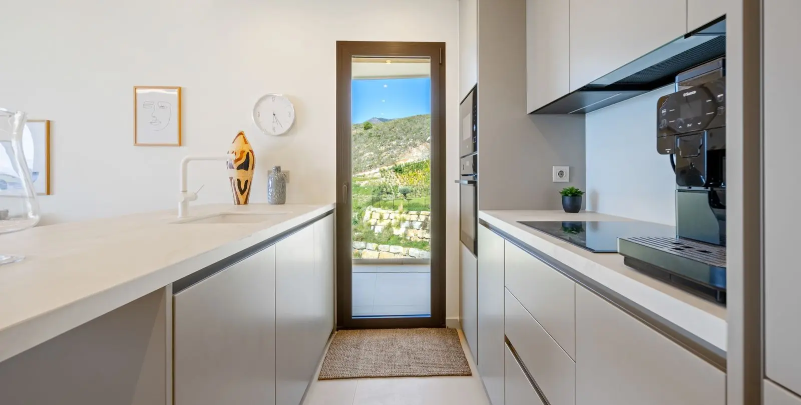 Sale of middle floor apartment in Fuengirola 30