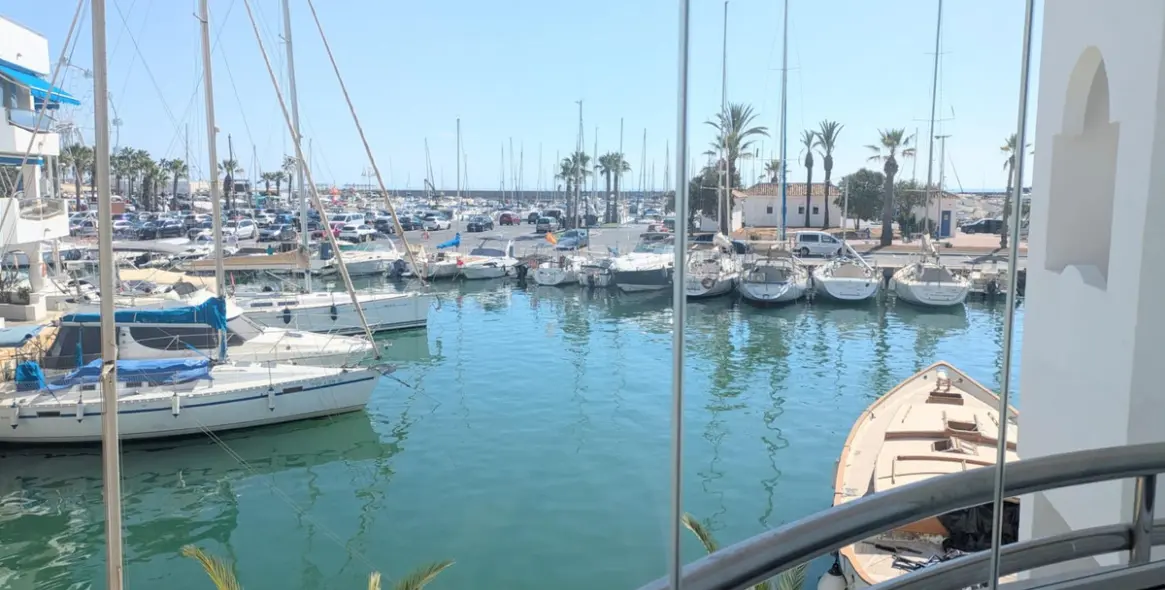 Продажа апартаментов на среднем этаже в Benalmadena Costa 1