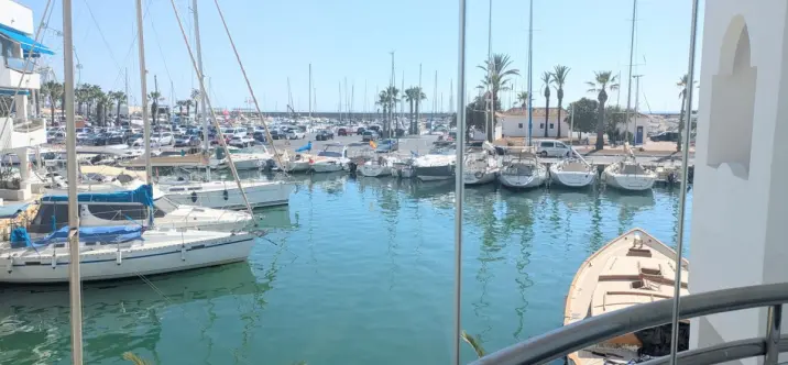 Продажа апартаментов на среднем этаже в Benalmadena Costa 0