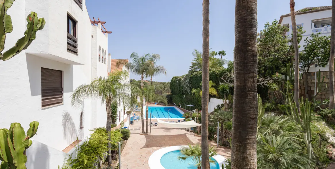 Short-term rent of middle floor apartment in Nueva Andalucía 42