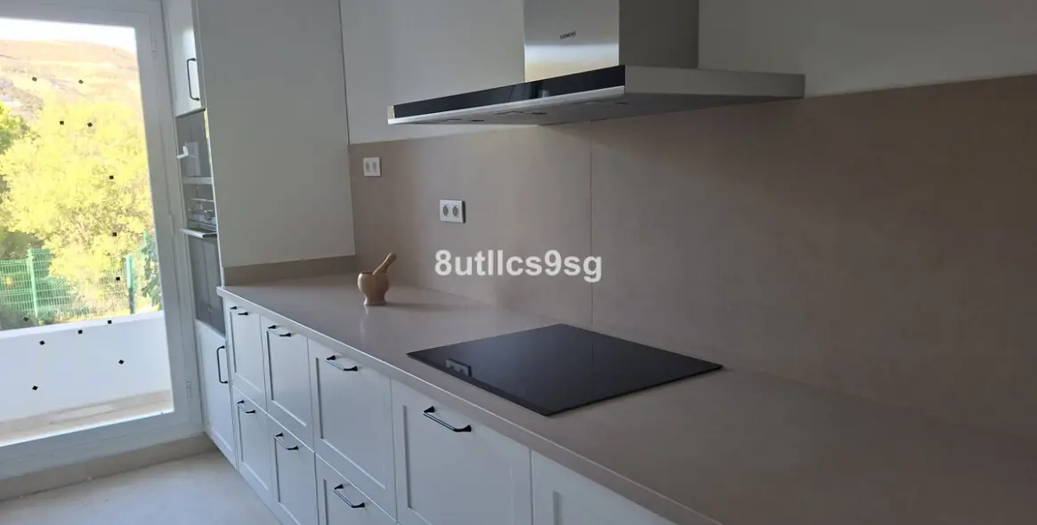 Sale of middle floor apartment in Aloha 21