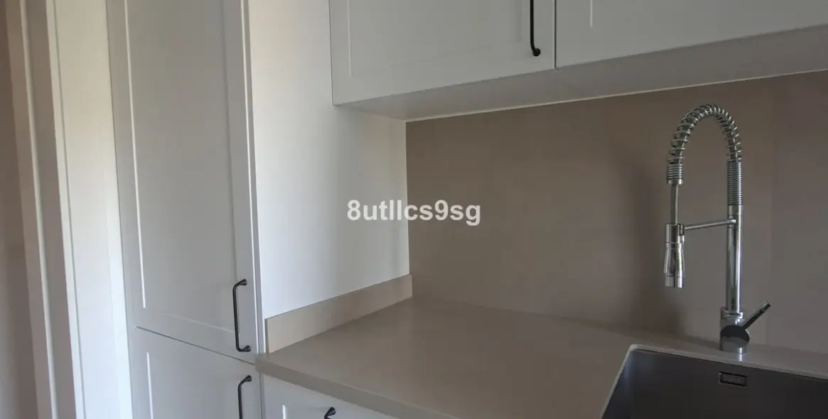 Sale of middle floor apartment in Aloha 23