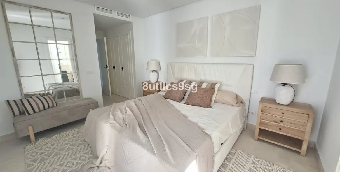 Sale of middle floor apartment in Aloha 24