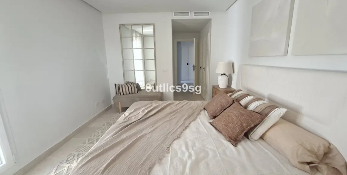 Sale of middle floor apartment in Aloha 26