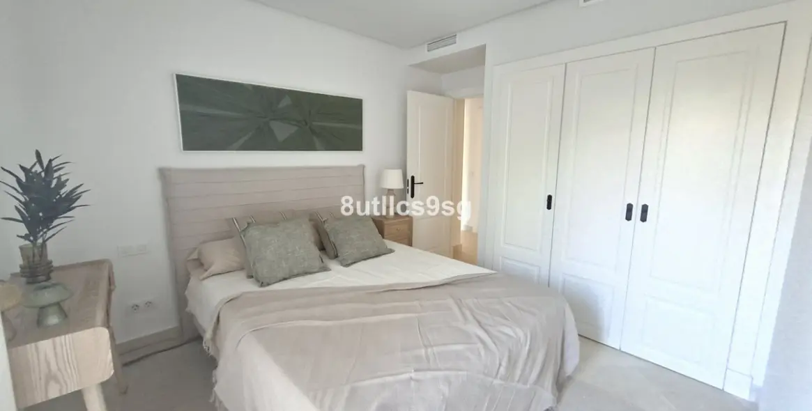 Sale of middle floor apartment in Aloha 29