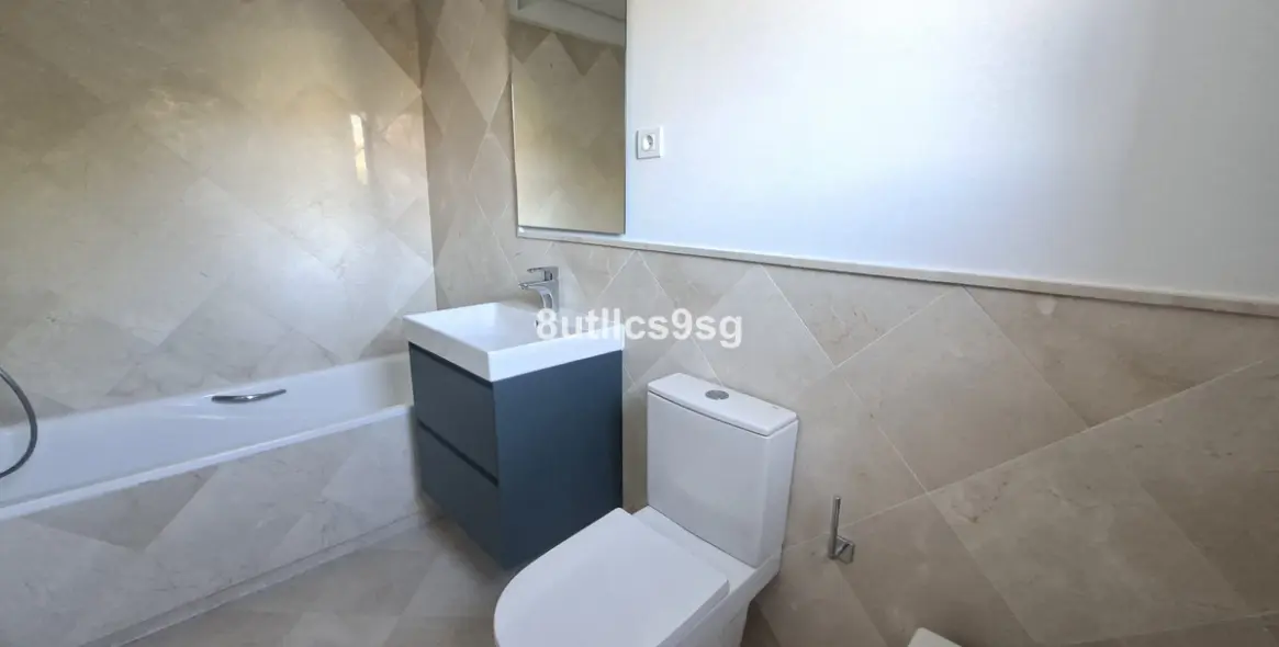 Sale of middle floor apartment in Aloha 33