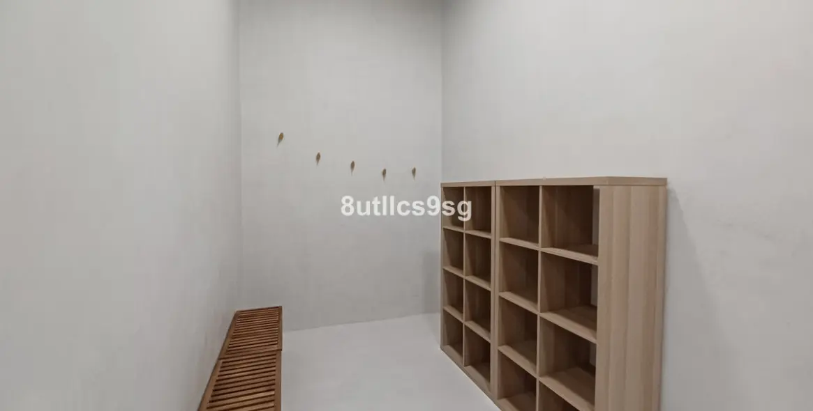 Sale of middle floor apartment in Aloha 42