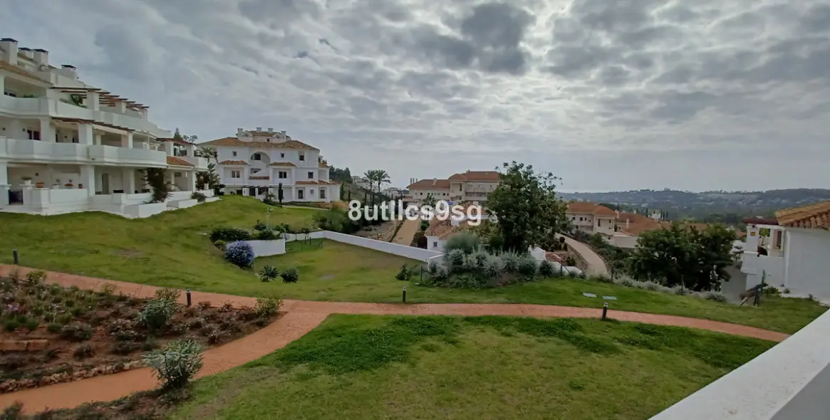 Sale of middle floor apartment in Aloha 45